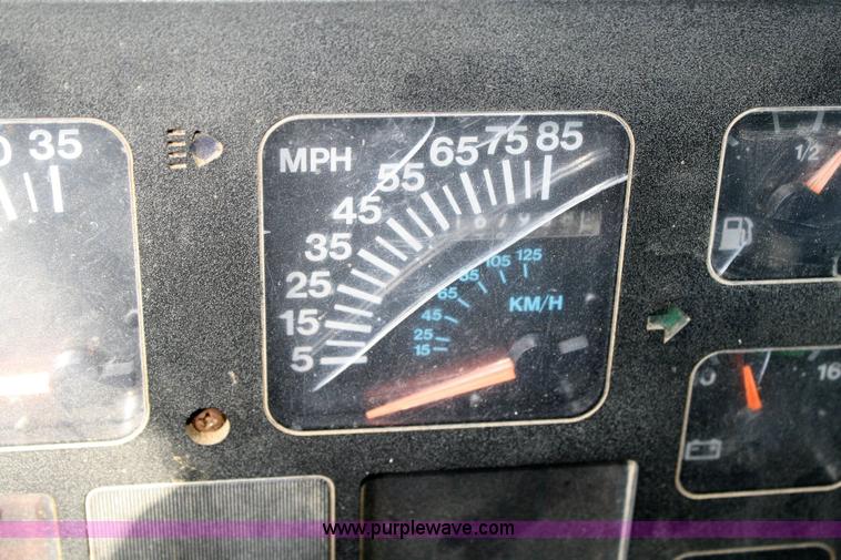 image for item 6421 1992 International Series 4700 4x2 dump truck