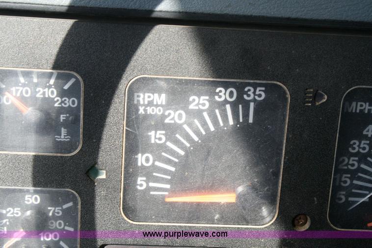 image for item 6421 1992 International Series 4700 4x2 dump truck