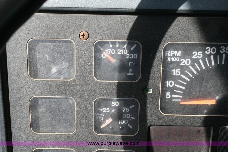 image for item 6421 1992 International Series 4700 4x2 dump truck