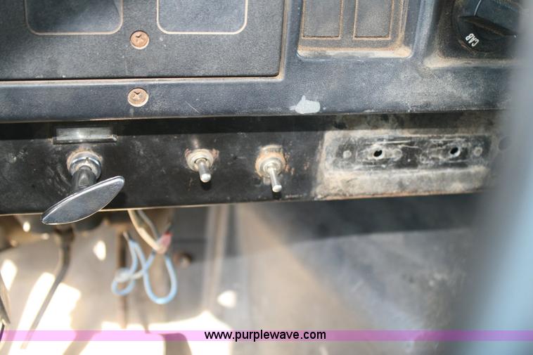 image for item 6421 1992 International Series 4700 4x2 dump truck