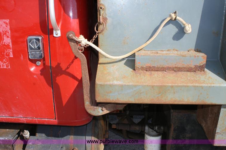 image for item 6421 1992 International Series 4700 4x2 dump truck