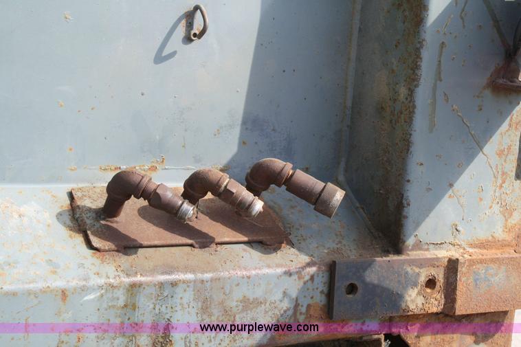 image for item 6421 1992 International Series 4700 4x2 dump truck