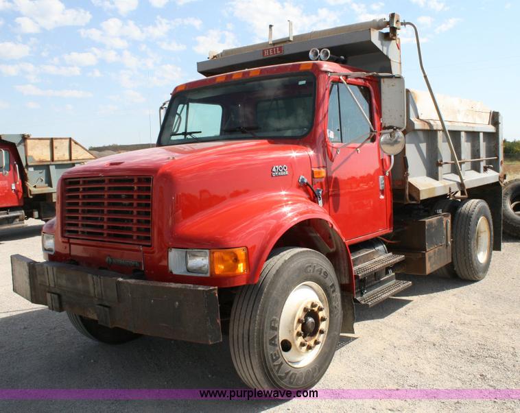 image for item 6422 1999 International Series 4700 single axle dump truck