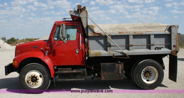 image for item 6422 1999 International Series 4700 single axle dump truck