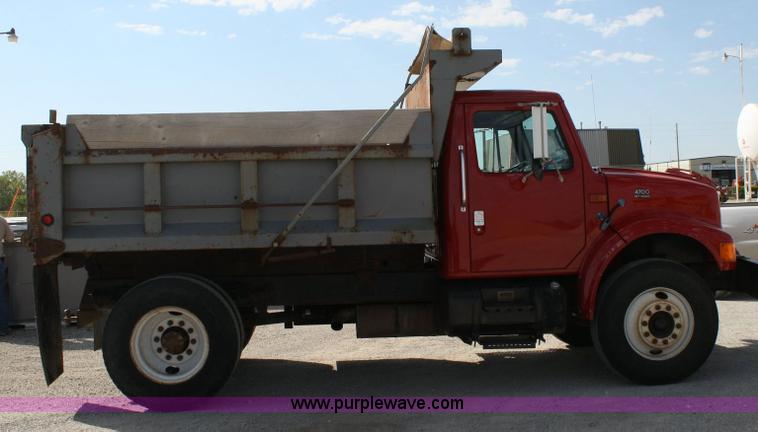 image for item 6422 1999 International Series 4700 single axle dump truck