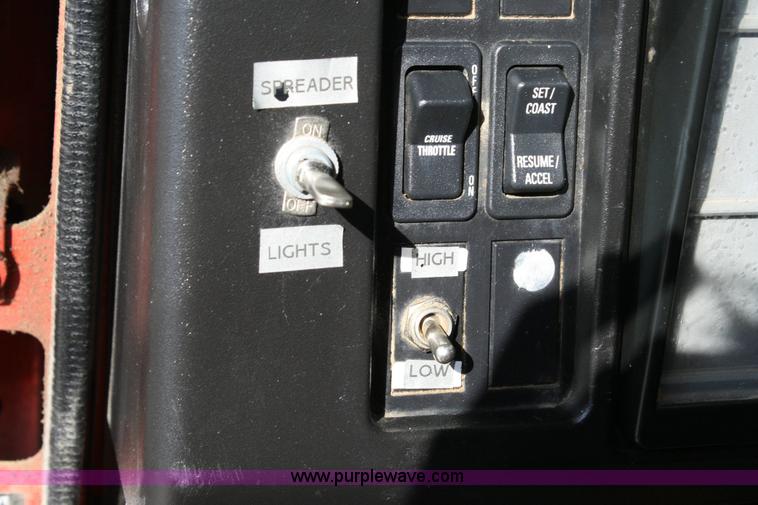 image for item 6422 1999 International Series 4700 single axle dump truck