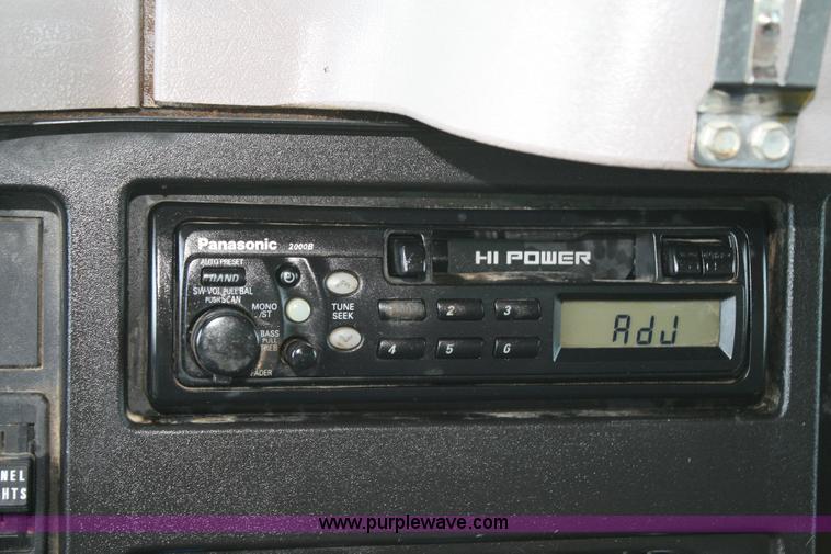 image for item 6422 1999 International Series 4700 single axle dump truck