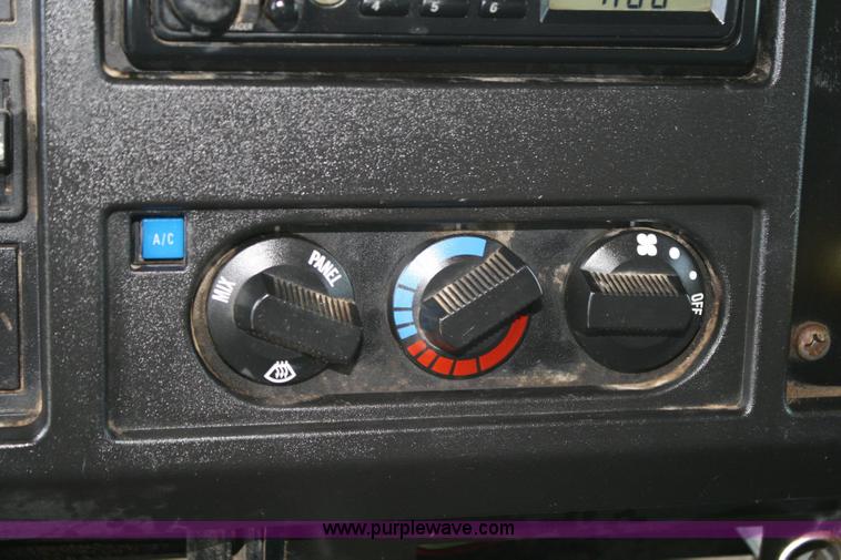 image for item 6422 1999 International Series 4700 single axle dump truck