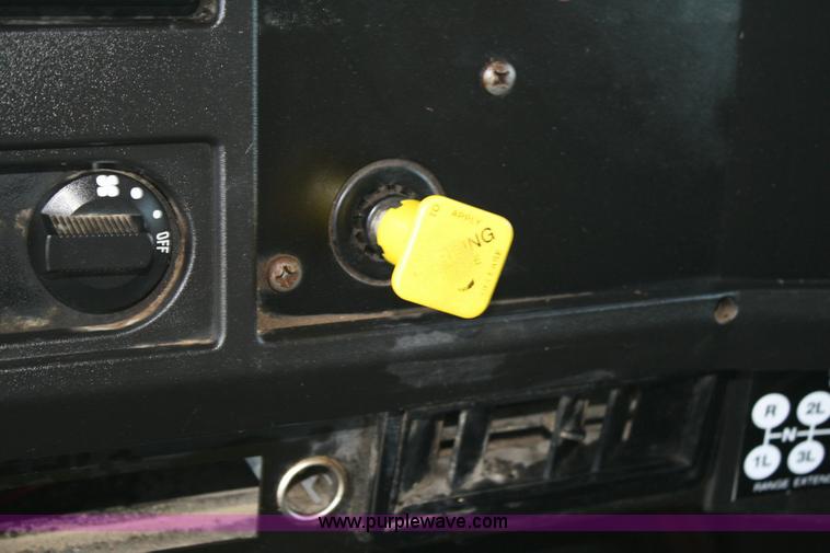 image for item 6422 1999 International Series 4700 single axle dump truck