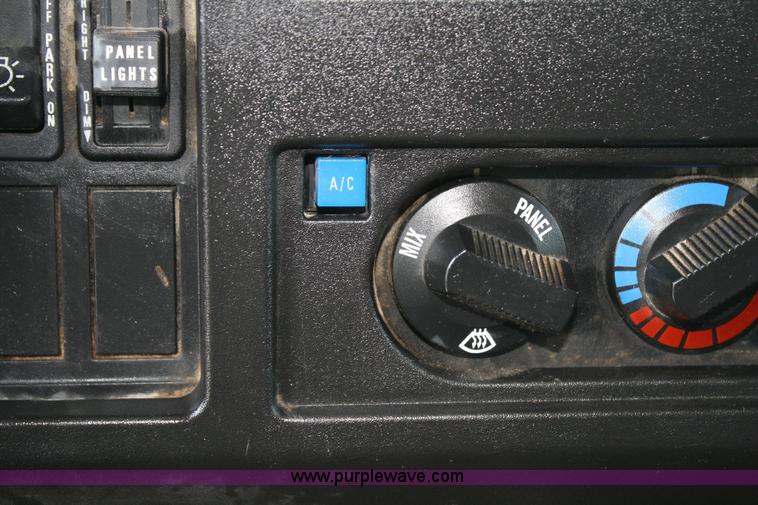 image for item 6422 1999 International Series 4700 single axle dump truck