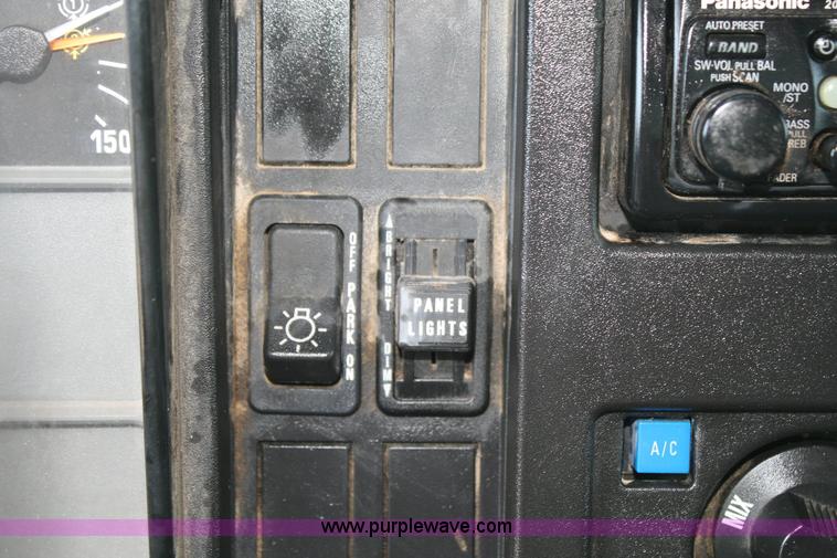 image for item 6422 1999 International Series 4700 single axle dump truck