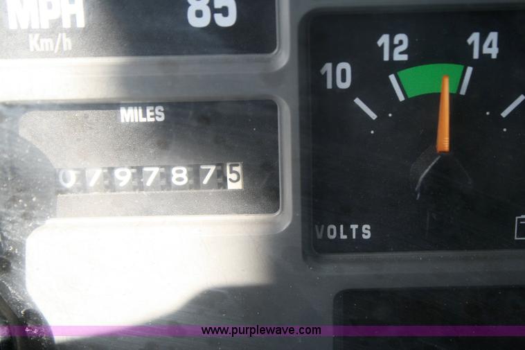 image for item 6422 1999 International Series 4700 single axle dump truck