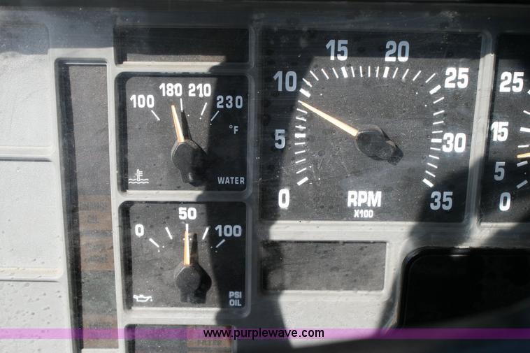 image for item 6422 1999 International Series 4700 single axle dump truck