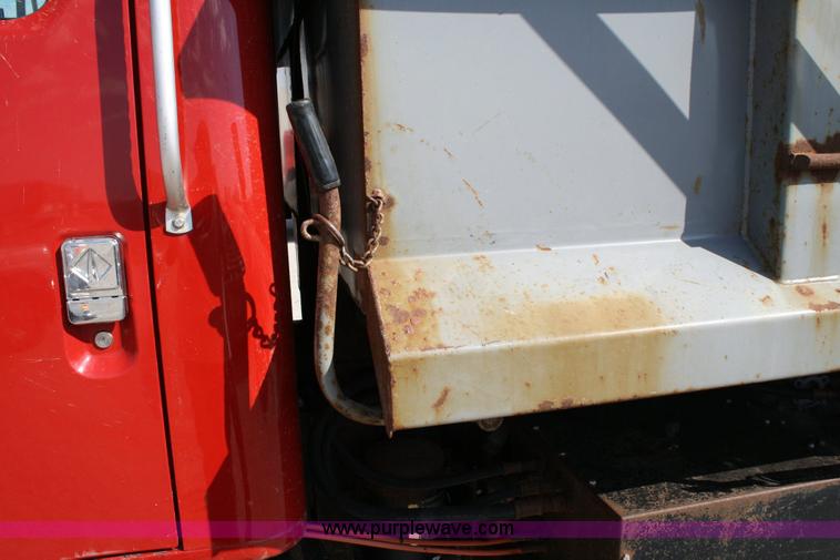 image for item 6422 1999 International Series 4700 single axle dump truck