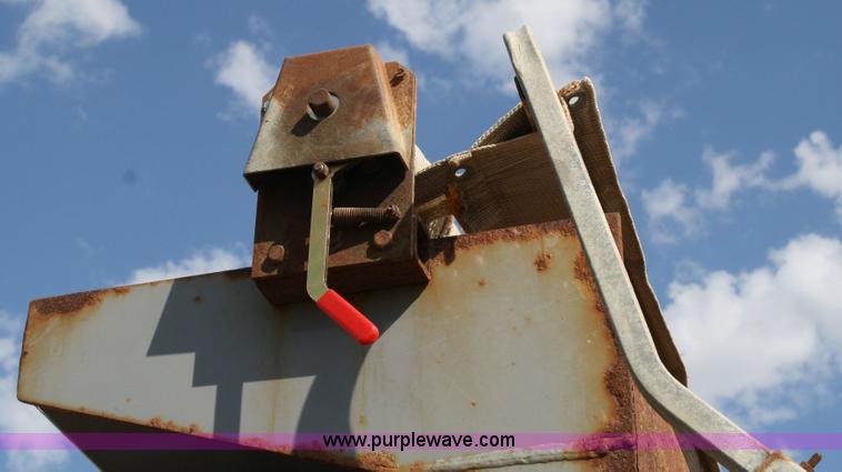 image for item 6422 1999 International Series 4700 single axle dump truck