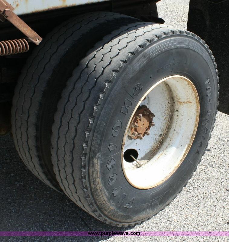 image for item 6422 1999 International Series 4700 single axle dump truck