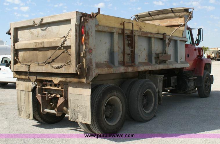 image for item 6423 1996 Ford LNT8000F tandem axle dump truck