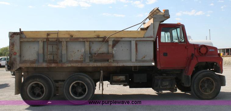 image for item 6423 1996 Ford LNT8000F tandem axle dump truck