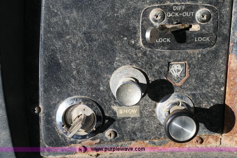 image for item 6423 1996 Ford LNT8000F tandem axle dump truck