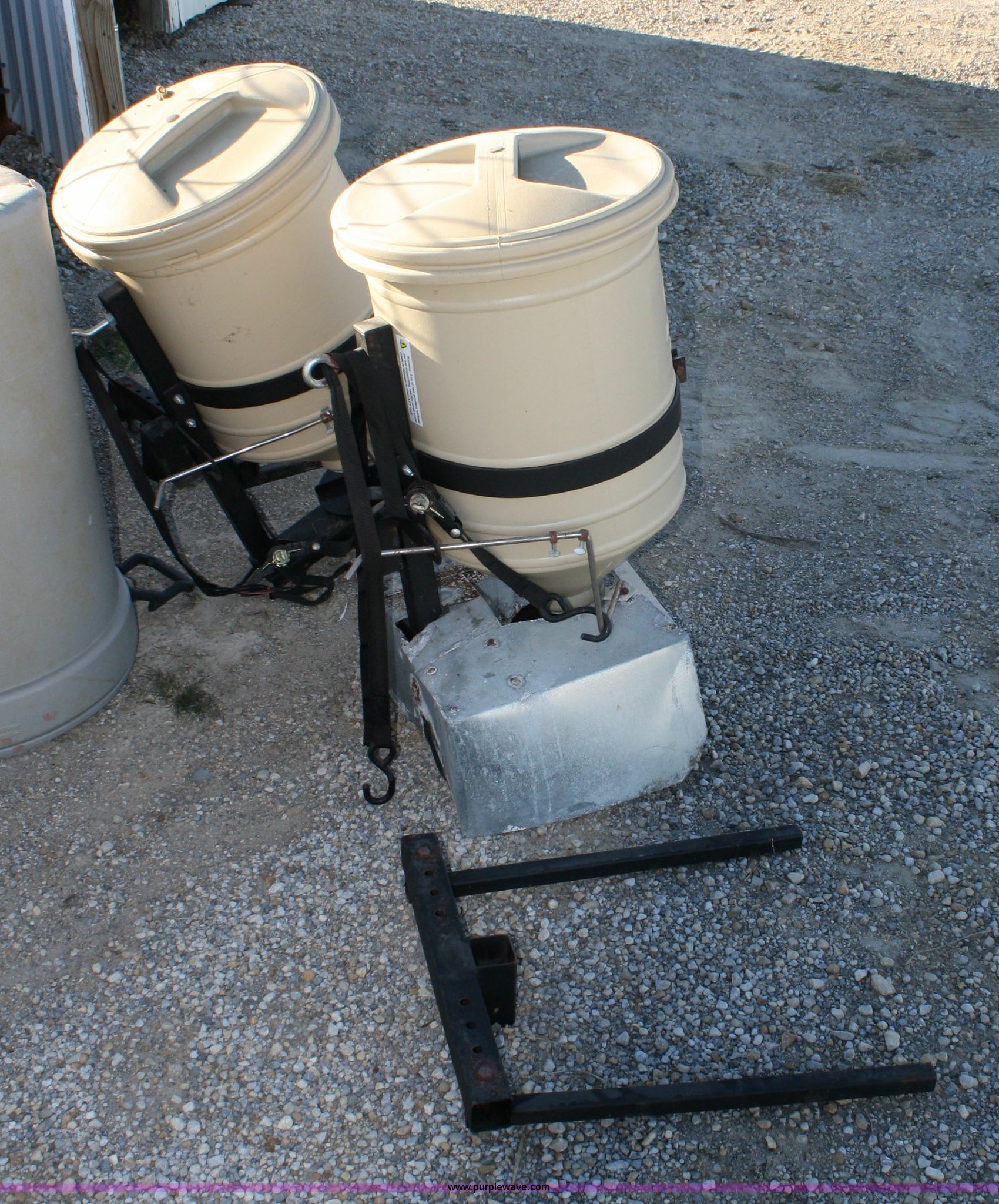 (2) Cabela's ATV spreaders in Oskaloosa, KS Item 4719 sold Purple Wave