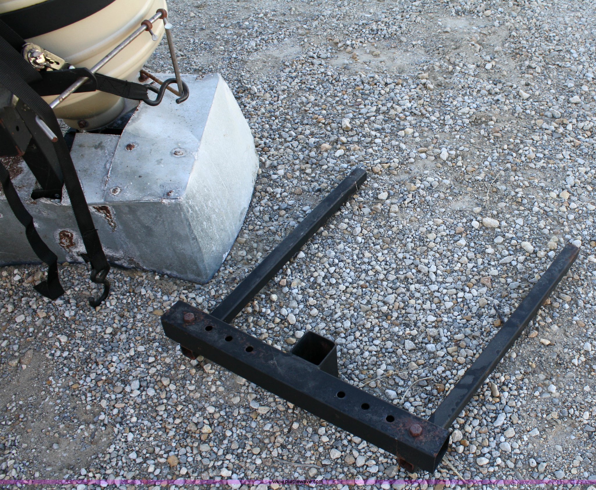 (2) Cabela's ATV spreaders in Oskaloosa, KS Item 4719 sold Purple Wave