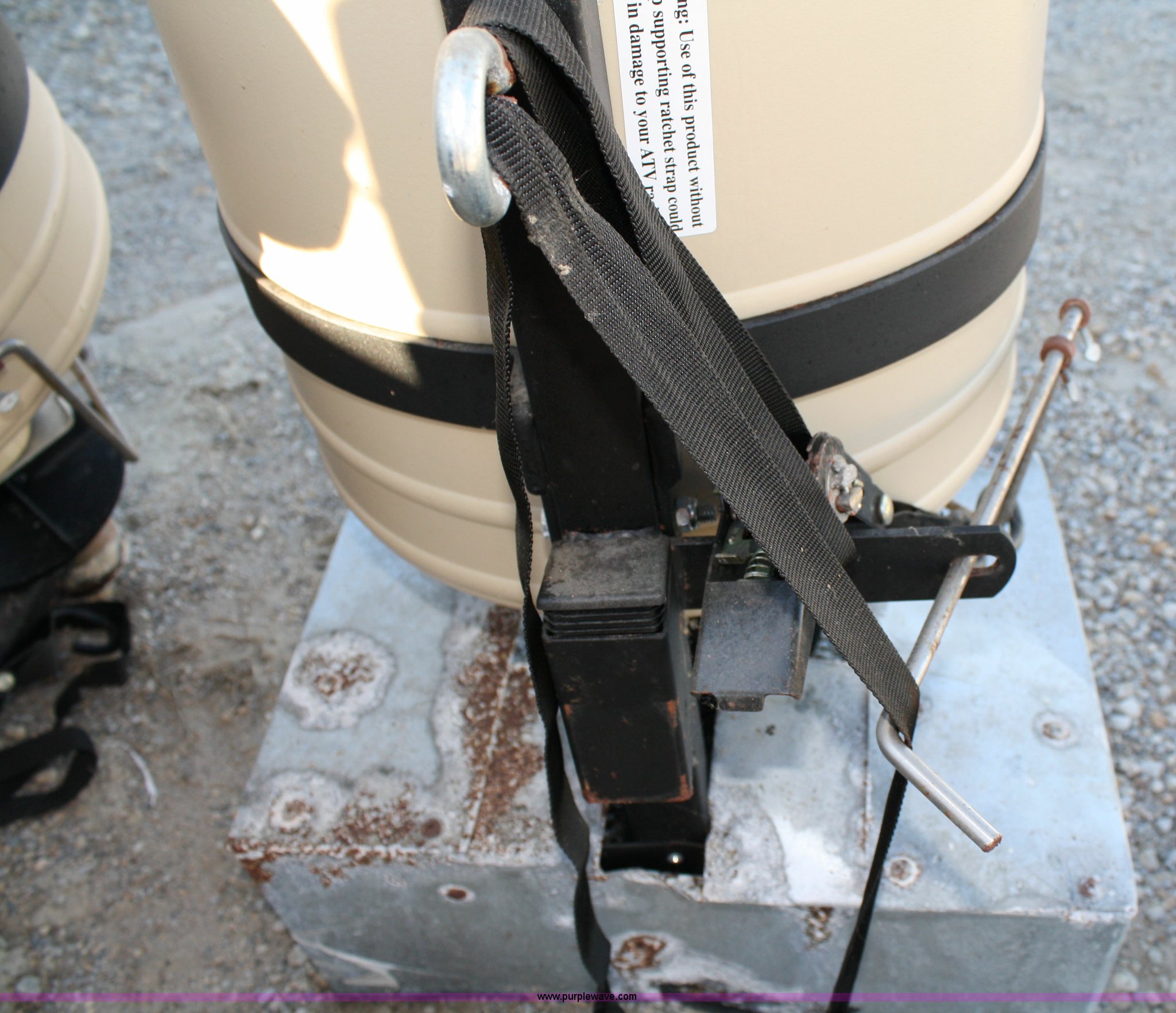 (2) Cabela's ATV spreaders in Oskaloosa, KS Item 4719 sold Purple Wave