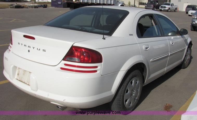 image for item 2231 2001 Dodge Stratus SE