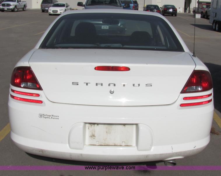 image for item 2231 2001 Dodge Stratus SE