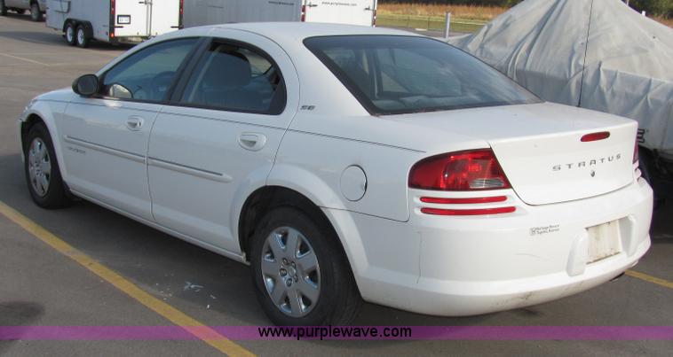 image for item 2231 2001 Dodge Stratus SE