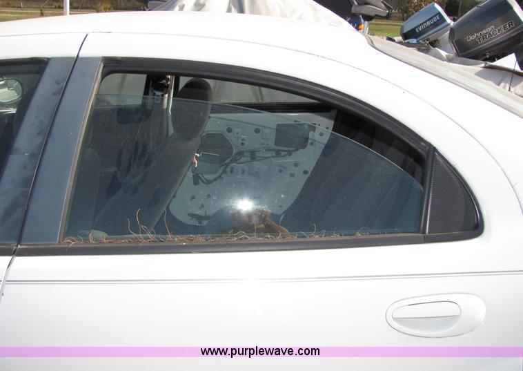 image for item 2231 2001 Dodge Stratus SE