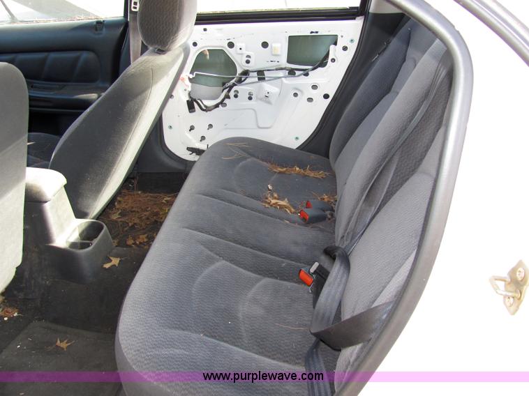 image for item 2231 2001 Dodge Stratus SE