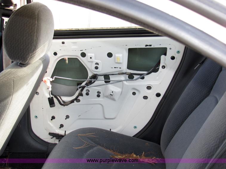 image for item 2231 2001 Dodge Stratus SE