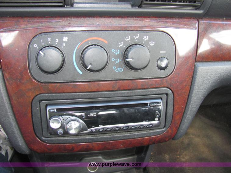 image for item 2231 2001 Dodge Stratus SE