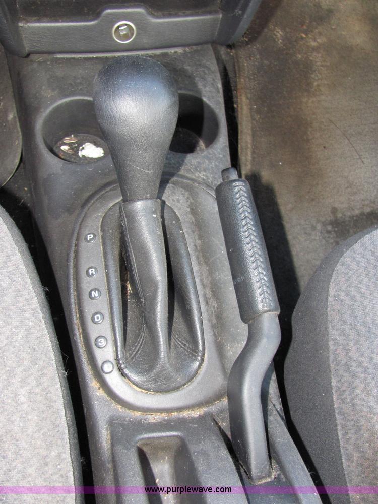 image for item 2231 2001 Dodge Stratus SE