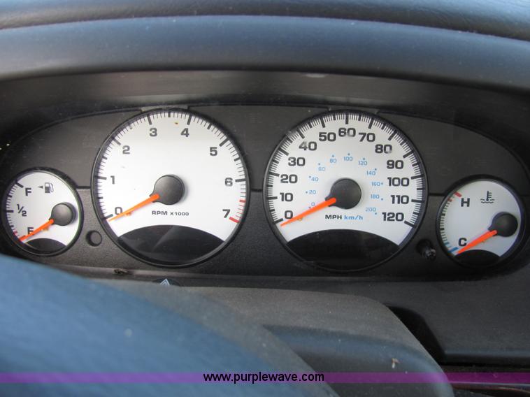 image for item 2231 2001 Dodge Stratus SE