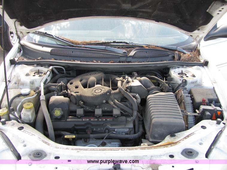 image for item 2231 2001 Dodge Stratus SE