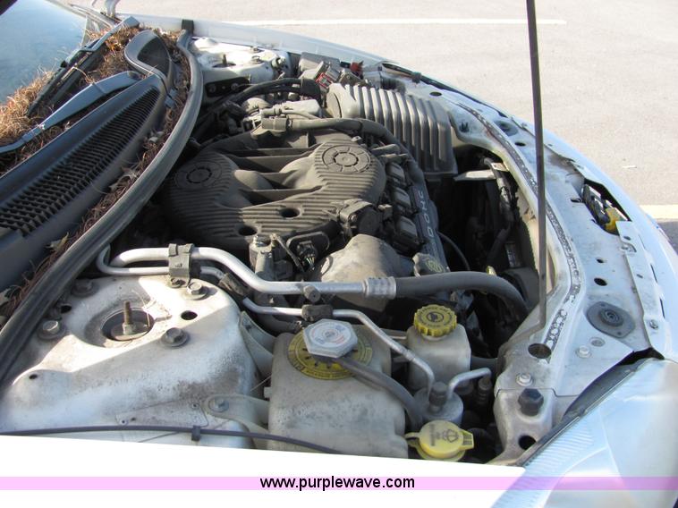 image for item 2231 2001 Dodge Stratus SE