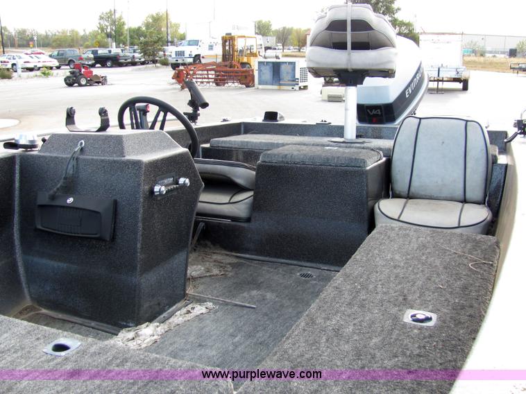 image for item 2233 1986 Speedliner 16' boat with trailer