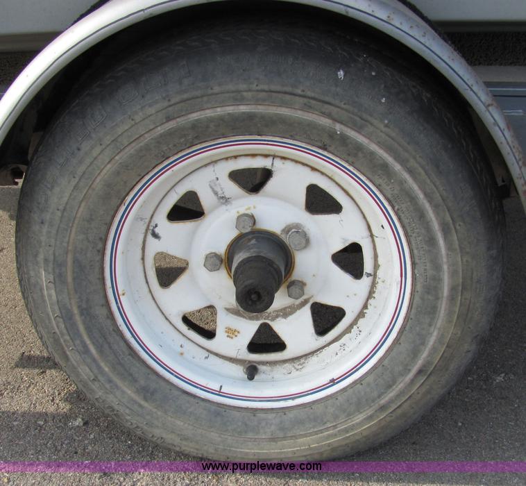 image for item 2233 1986 Speedliner 16' boat with trailer