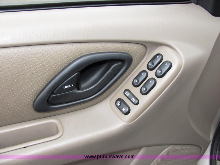 image for item 2235 2001 Ford Escape XLT