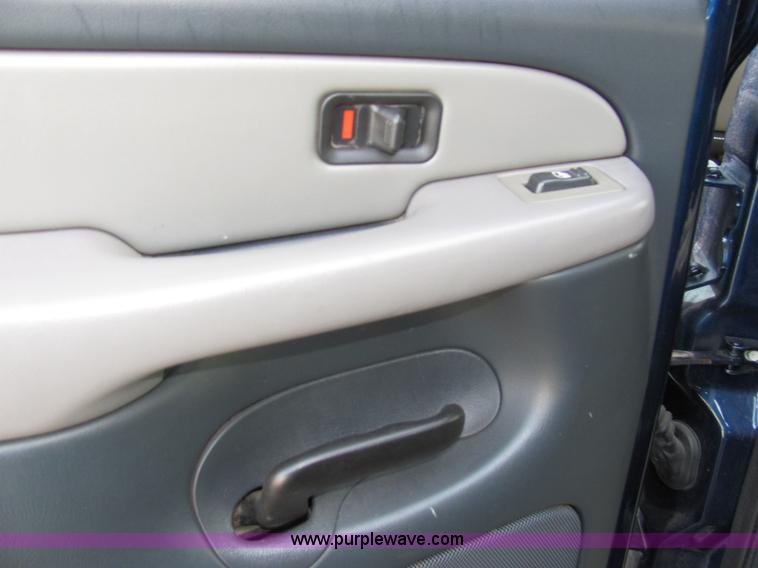 image for item 2237 2001 GMC Yukon