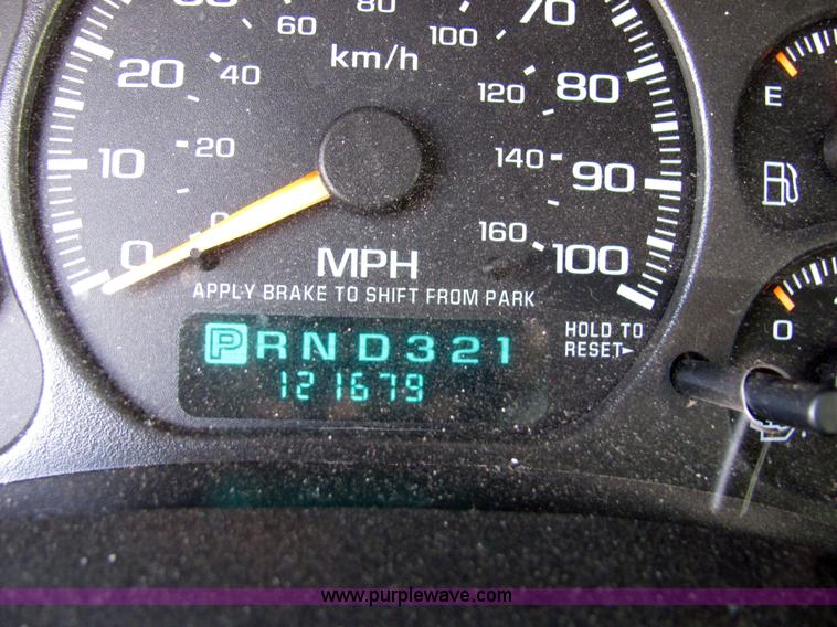 image for item 2237 2001 GMC Yukon