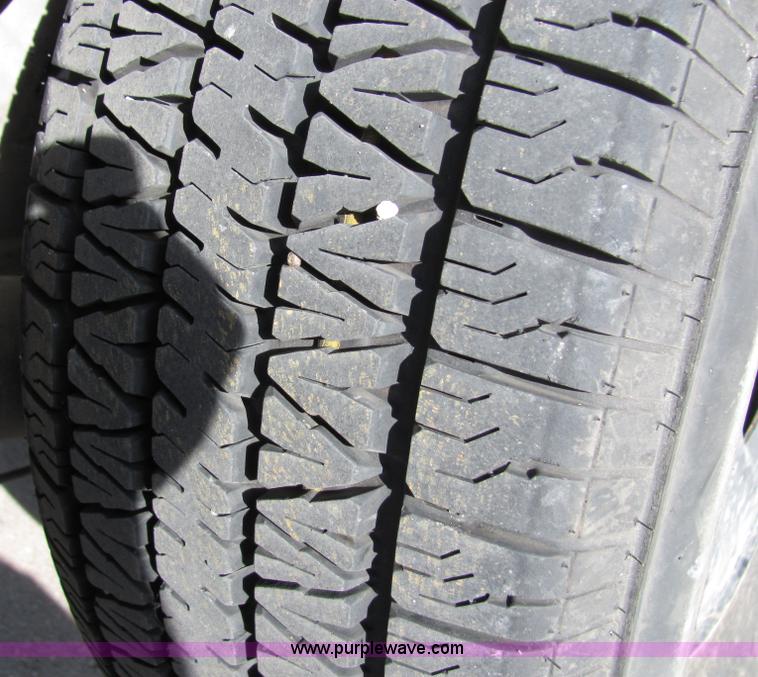 image for item 2237 2001 GMC Yukon