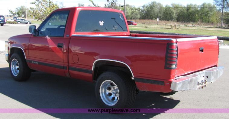 image for item 2239 1992 Chevrolet C1500 pickup truck
