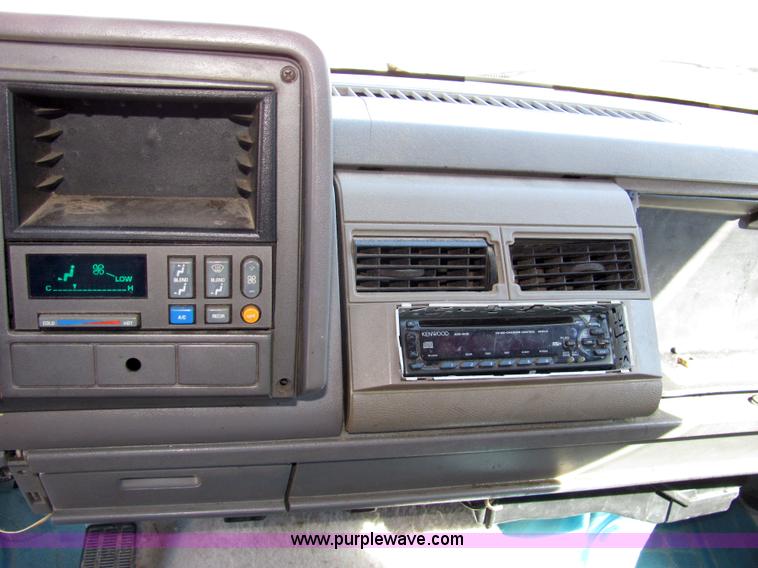 image for item 2239 1992 Chevrolet C1500 pickup truck