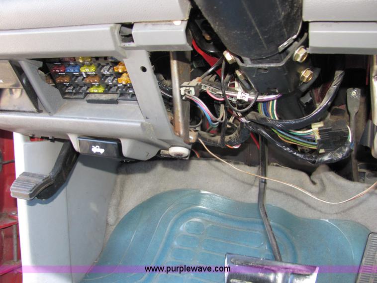 image for item 2239 1992 Chevrolet C1500 pickup truck