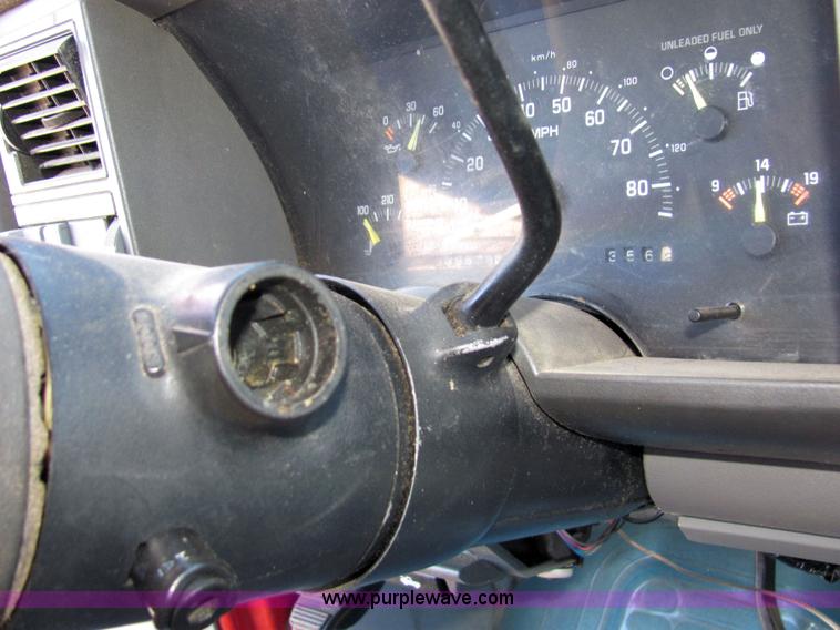 image for item 2239 1992 Chevrolet C1500 pickup truck