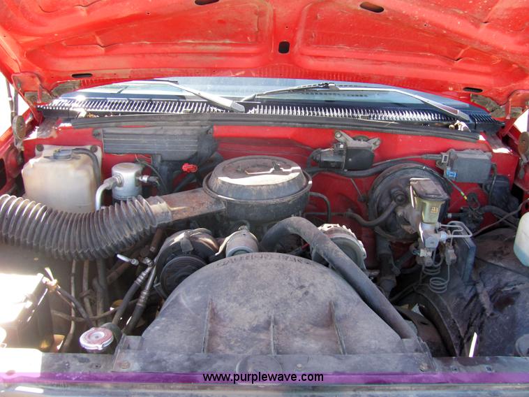 image for item 2239 1992 Chevrolet C1500 pickup truck