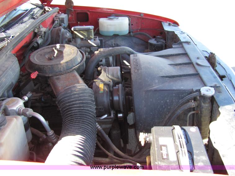 image for item 2239 1992 Chevrolet C1500 pickup truck