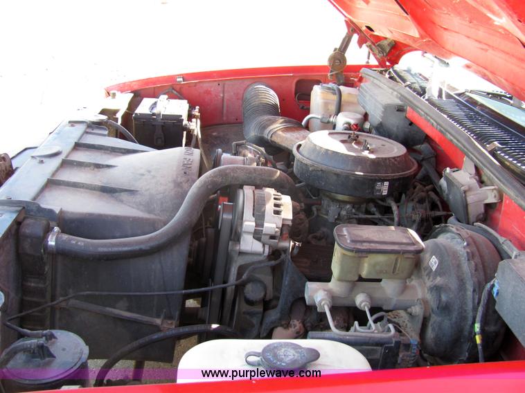 image for item 2239 1992 Chevrolet C1500 pickup truck